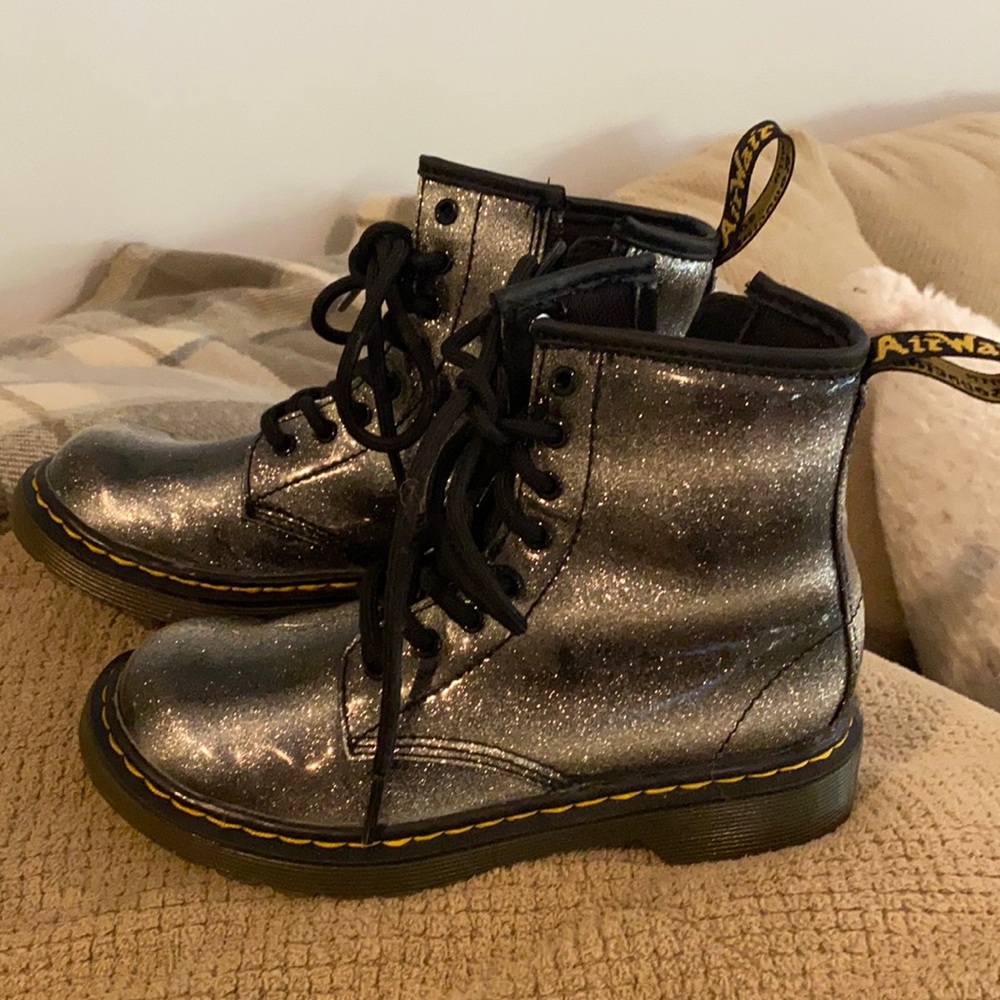 Like new girls size 1 black/silver sparkly Dr Martens!